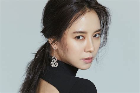 song ji-hyo|More.